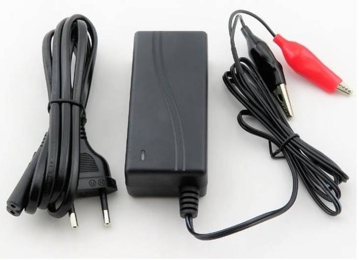 Lyijyakkulaturi CB-S120100E 12V 1A - Lyijyakkulaturit - 987125411 - 1